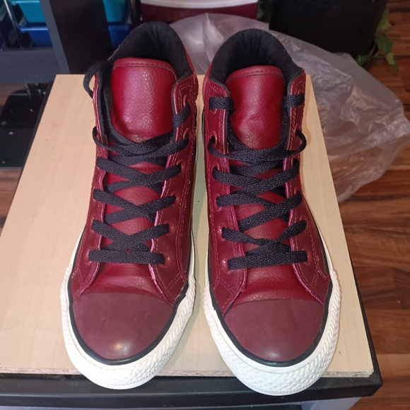 Converse - Picture 1 of 8